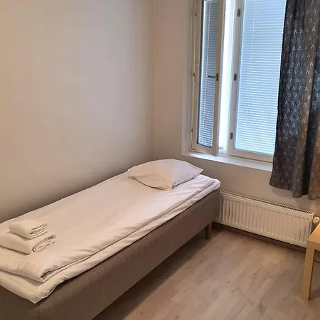 Kotimaailma - Tilava Nelioe Viidelle Hengelle * Vantaa