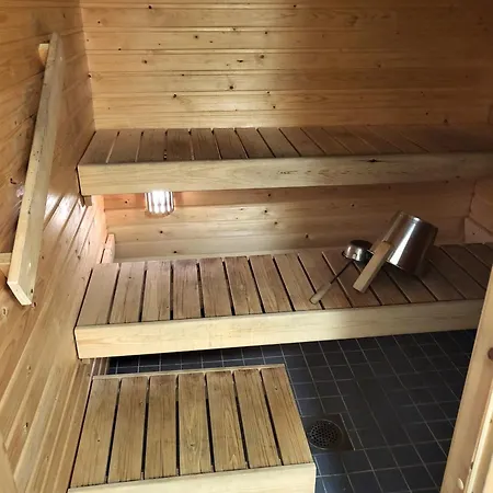 Kotimaailma - Tilava Nelioe Viidelle Hengelle Vantaa